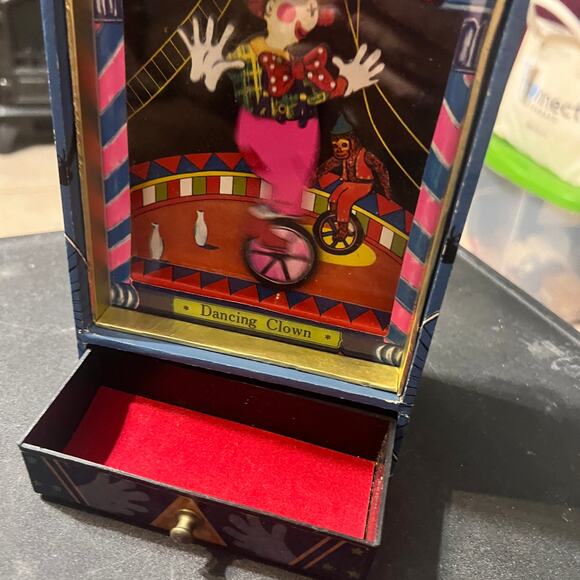 Circus Dancing Clown Vtg Music Box Small World song Taiwan R.O.C. animated show - Picture 4 of 16
